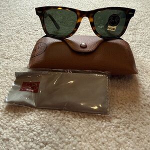 Ray-Ban Tortoiseshell Wayfarer Sunglasses with Green Lenses and Brown Case